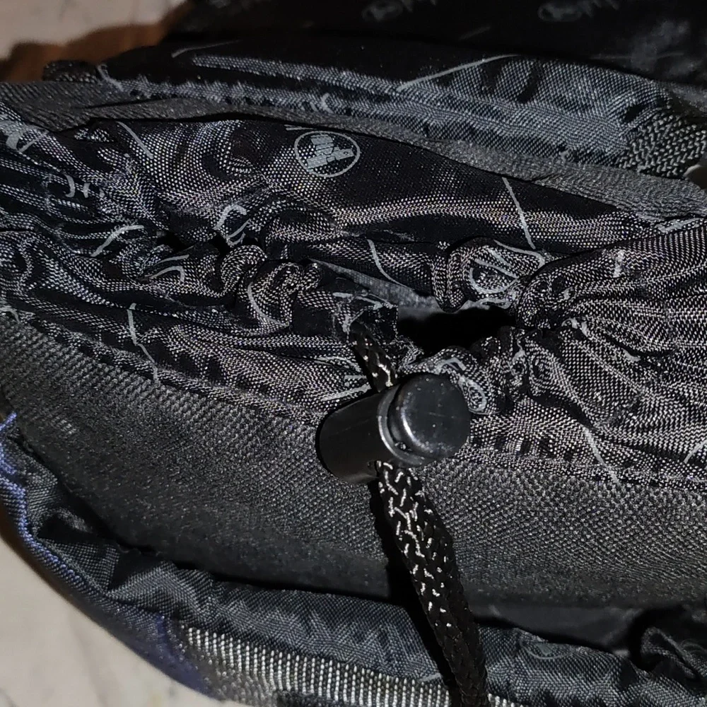 In Focus camera bag w strap carrier